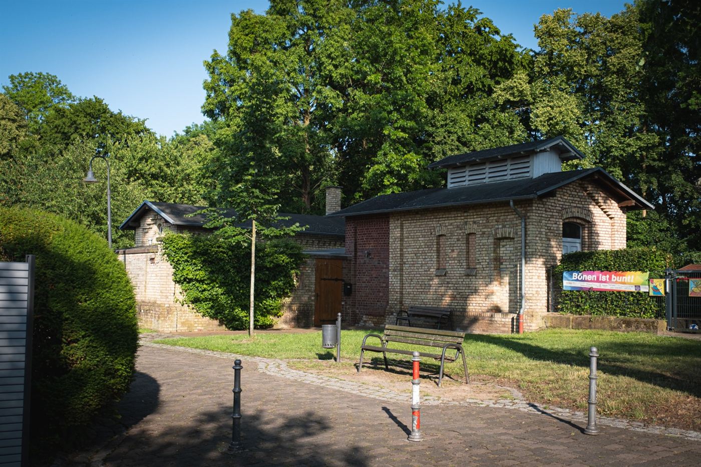 Der HuS von außen