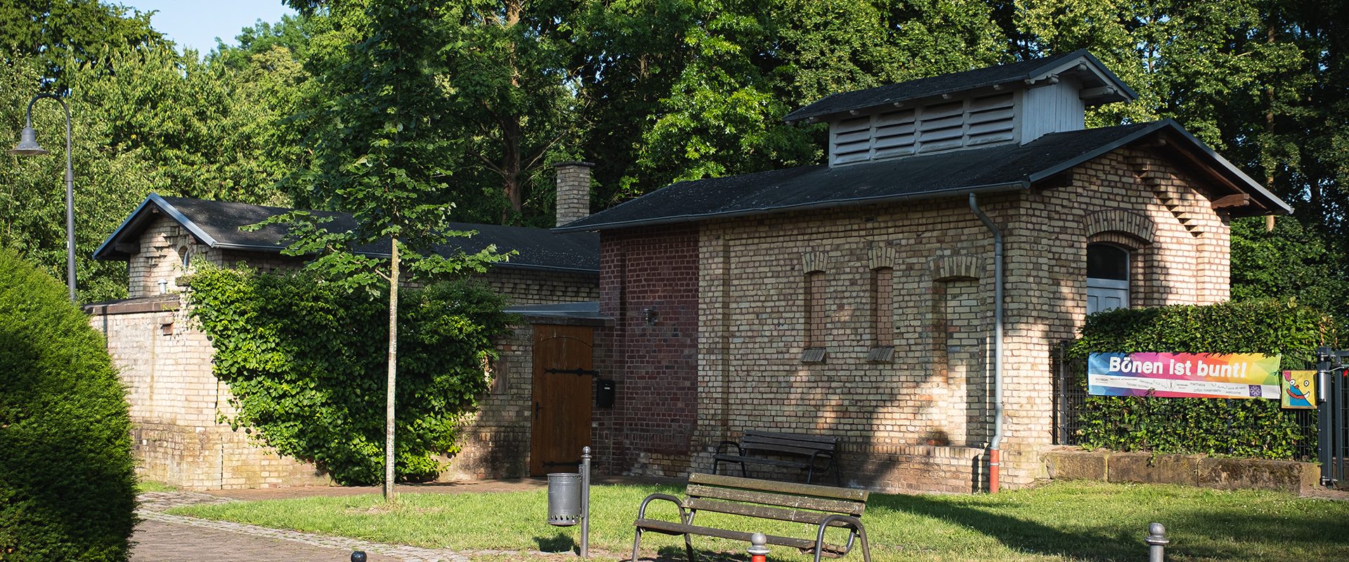 Der Alte Bahnhof Lenningsen im Sommer